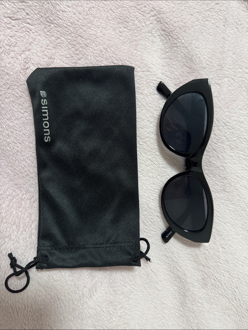 Simons Black Cat-Eye Sunglasses with Dark Lenses